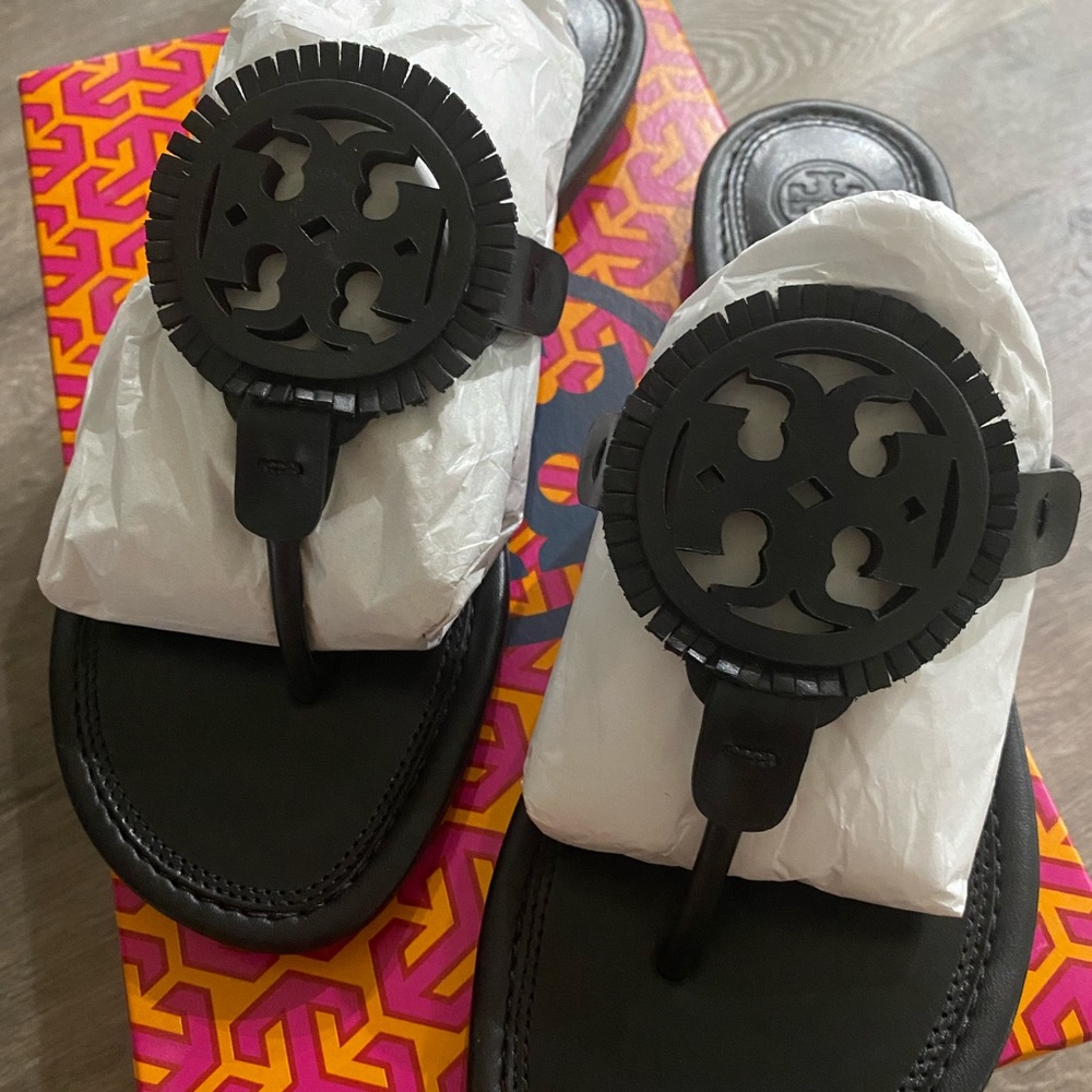 NIB NEVER WORN TORY BURCH MILLER FRINGE